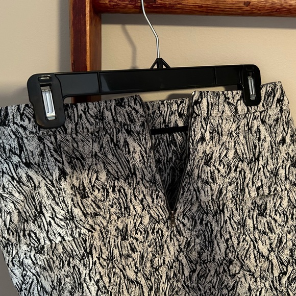 🇨🇦 Judith & Charles black and white pencil skirt with peplum
🍁 Canadian brand 🍁 - Picture 5 of 7